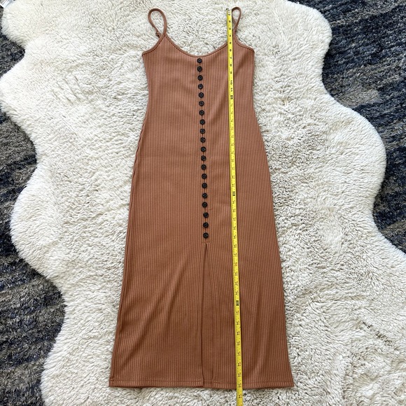 *NWOT* 2bella Brown Form Fitting Summer Button Slit Midi/Maxi Dress Womens Sz Sm - Picture 5 of 10